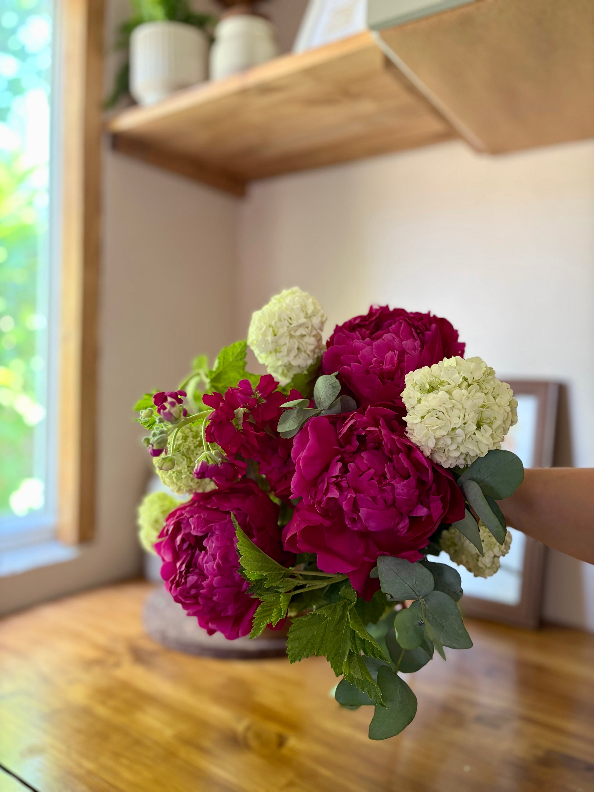 Bouquet rose fushia pivoines giroflée