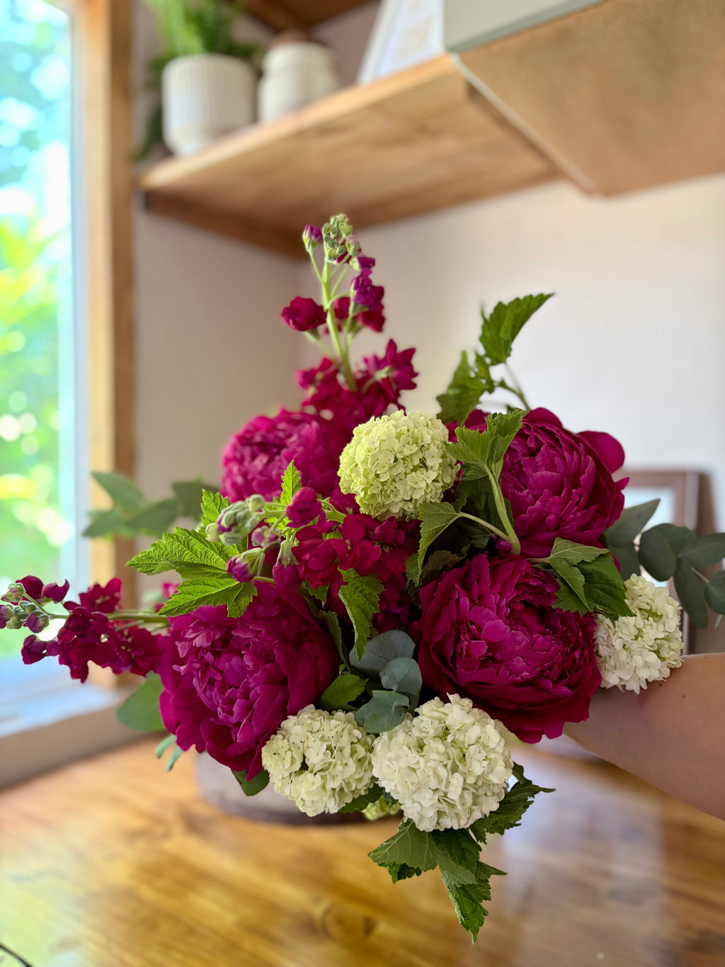Bouquet rose fushia pivoines giroflée